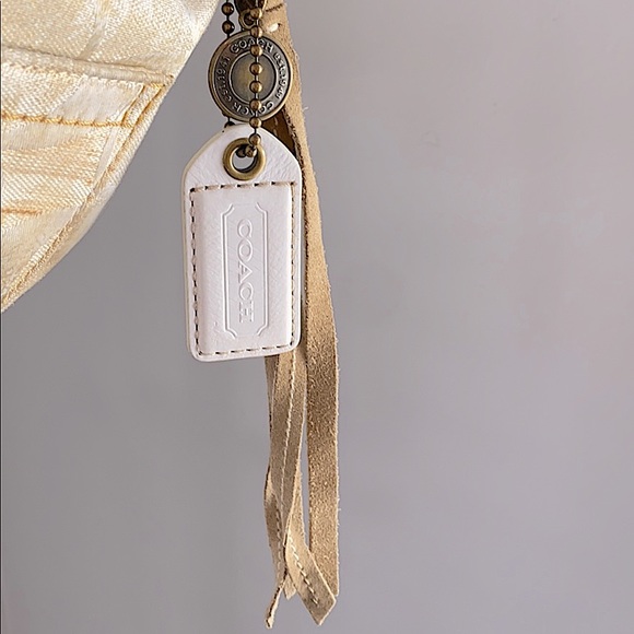 Authentic Coach Signature Purse - Picture 8 of 9